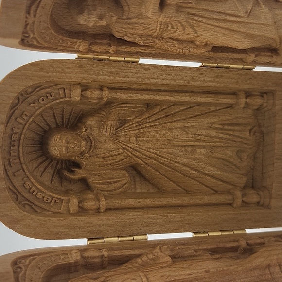 587- Catholic Altar Religious Portable Holy Family Box Hand Carved Wooden Box - Picture 3 of 7